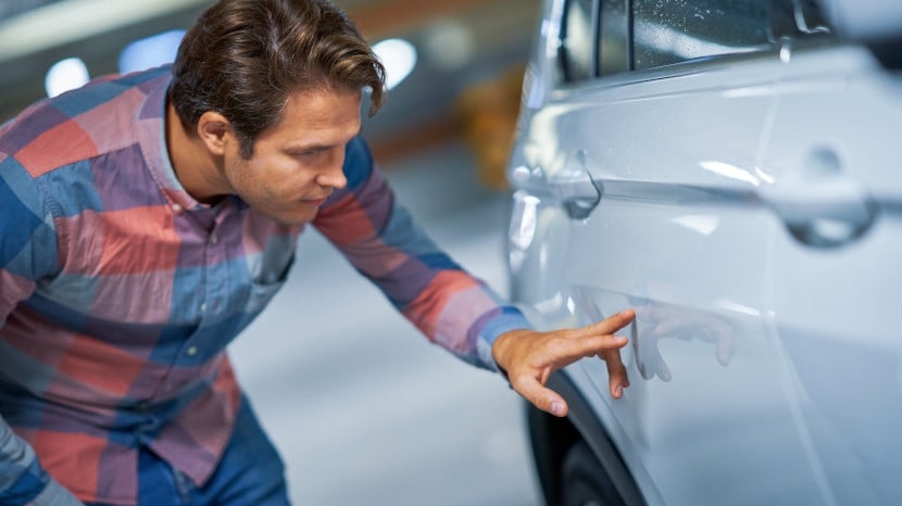 Astuces pour effacer une rayure sur la voiture 