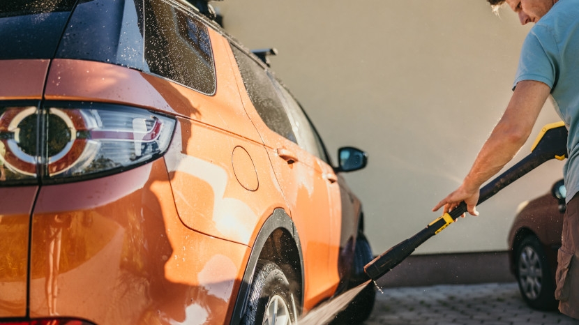 Comment nettoyer la carrosserie de votre voiture sans l’abîmer ? 