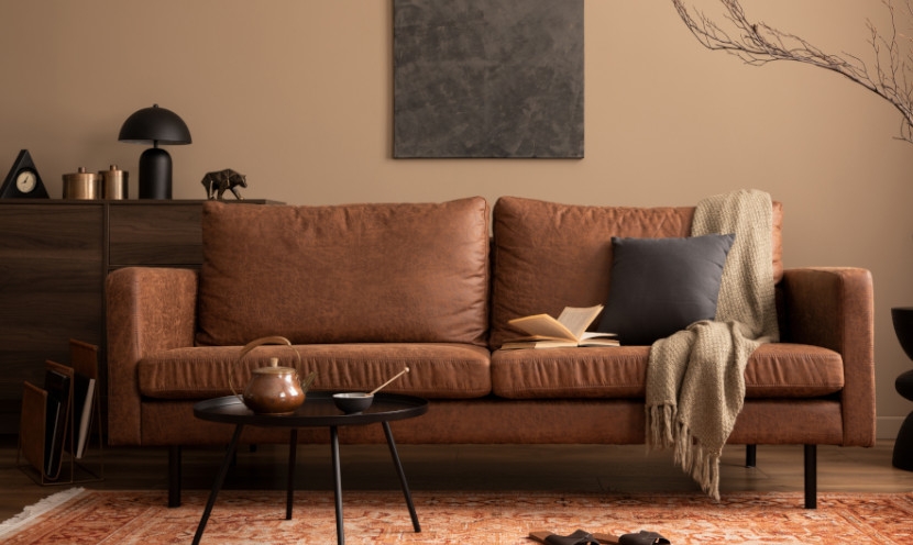 Des conseils pratiques pour nettoyer un canapé en cuir