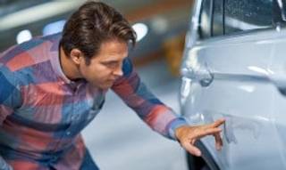 Astuces pour effacer une rayure sur la voiture 