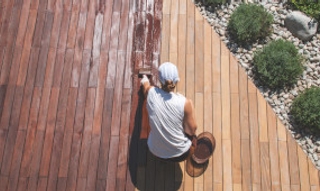 Nos astuces pour une terrasse impeccablement propre